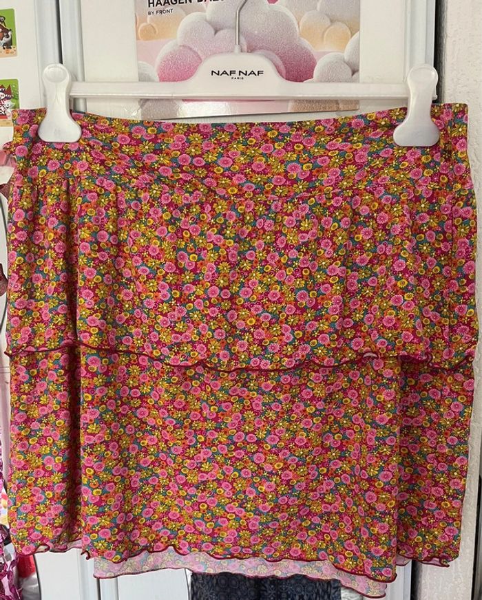 Jupe courte à volant, motif fleuri (rose,orange,jaune,violet), 40/42, misshelen