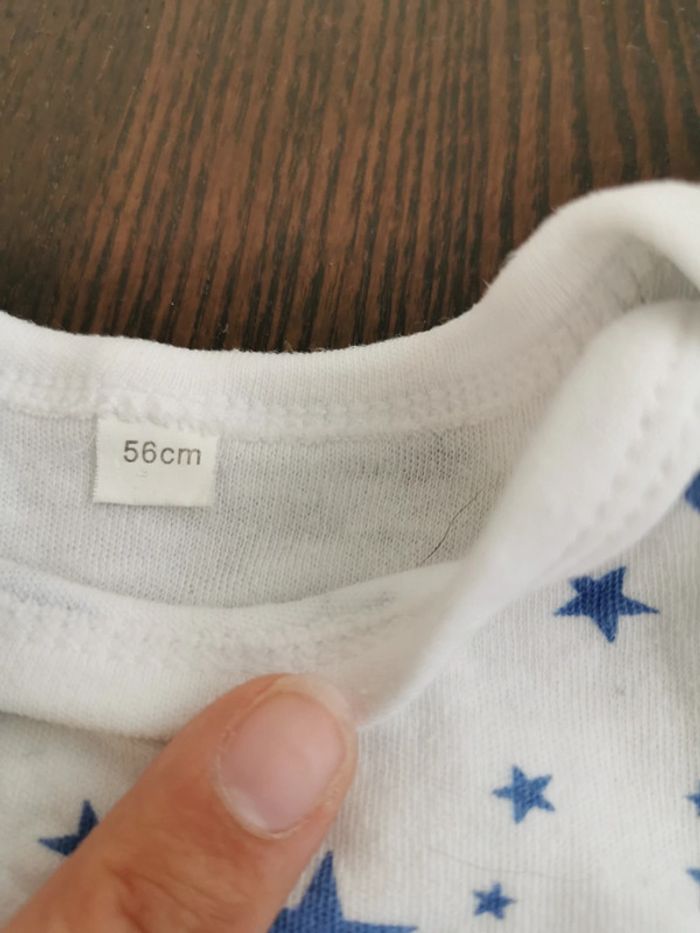 Lot de 2 bodies manches courtes 1 mois - photo numéro 3