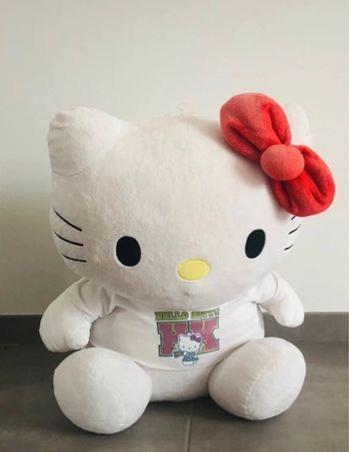 Énorme peluche hello kitty avec Tee shirt comme neuve - photo numéro 5