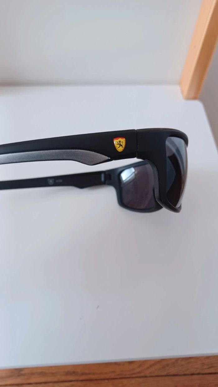 Lunettes de soleil Vintage Ferrari - photo numéro 8