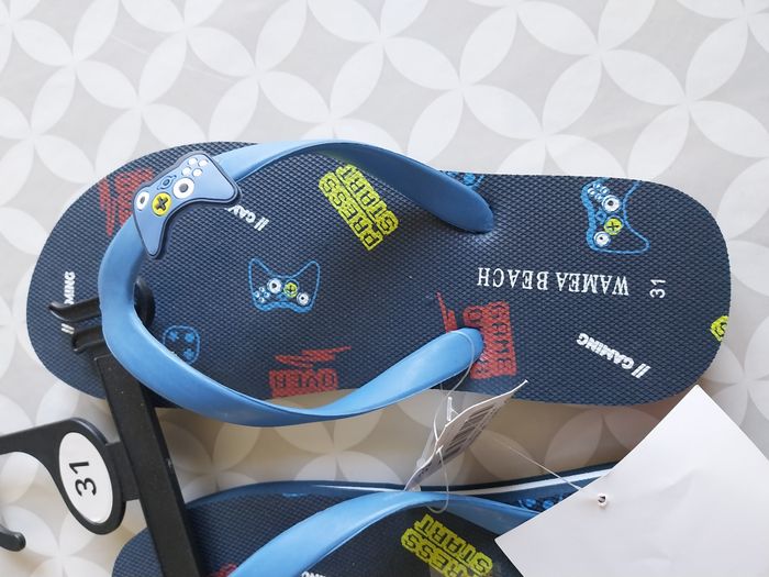 Tongs / claquettes enfant – pointure 31 – neuves avec étiquettes - photo numéro 2