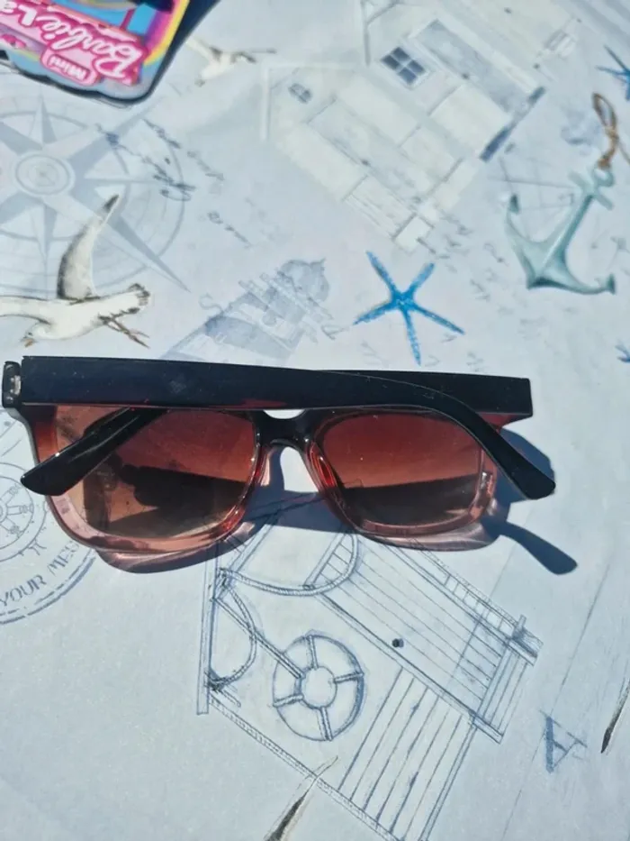 Lunettes de soleil - photo numéro 2