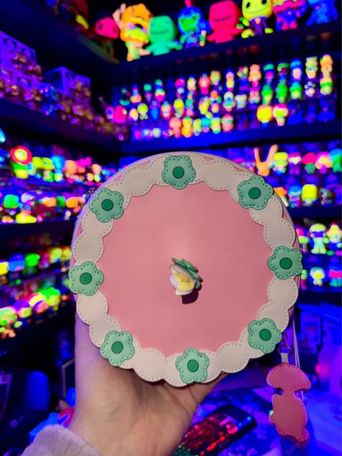 Loungefly Disney Alice Wonderland Cake - photo numéro 2