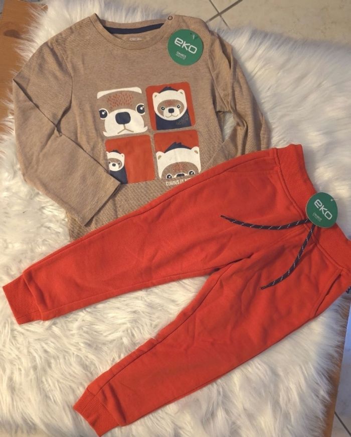(Neufs non portés)🏷😍🥰 ensemble teeshirt ml et pantalon molleton 36mois/3ans garçon 💙😍