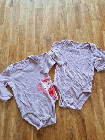 Lot bodies taille 18mois