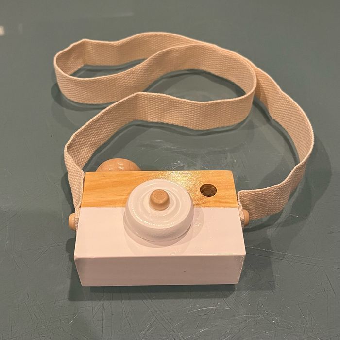 Appareil photo factice blanc en bois plein - photo numéro 2