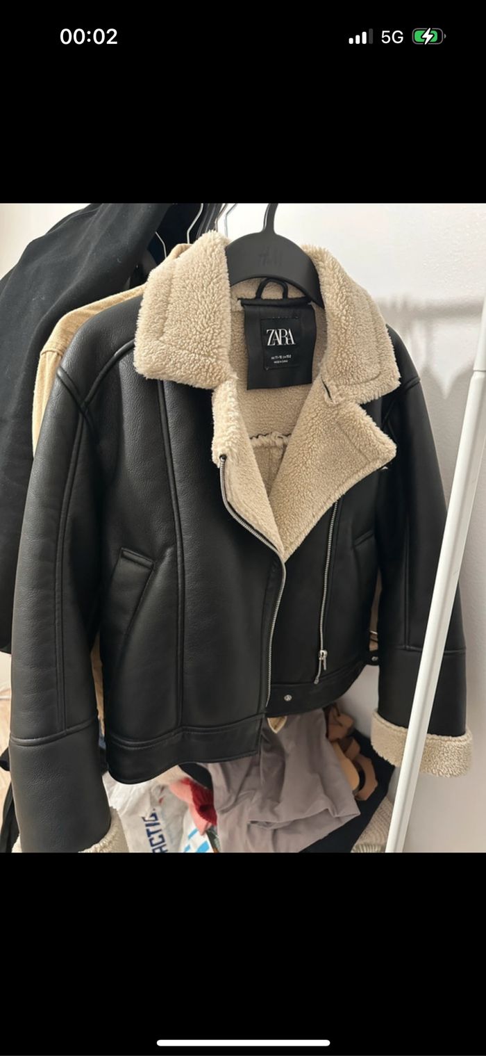 Blouson biker Zara cuir noir doublé mouton – effet peau lainée – chaud et tendance
