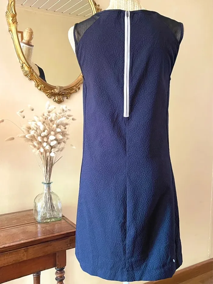 Robe Style Art Déco Neuve avec Détails en Tulle – Miss Captain – Taille M - photo numéro 5