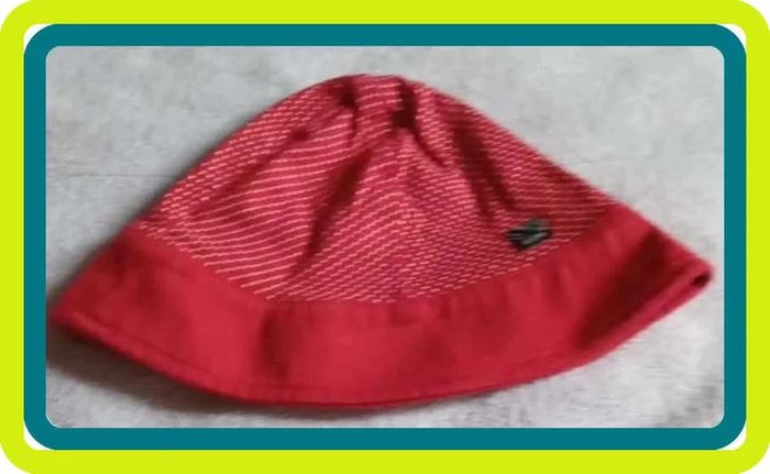 Bob / Chapeau rouge  /  bordeaux  à pois blanc EOM  Taille  3 / 6 mois - photo numéro 2