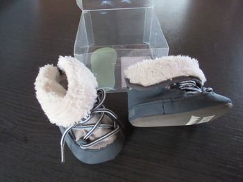 Chaussures / chaussons garçon Obaïbi 6 / 12 mois comme neuves