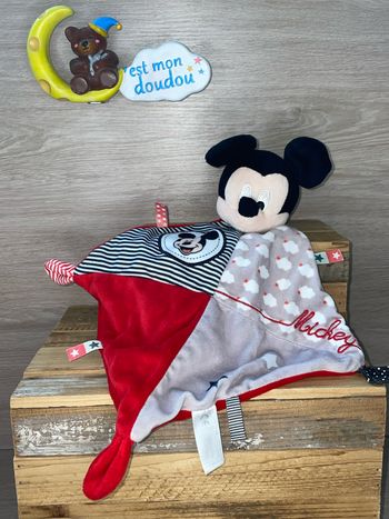 DY28 doudou Mickey Disney