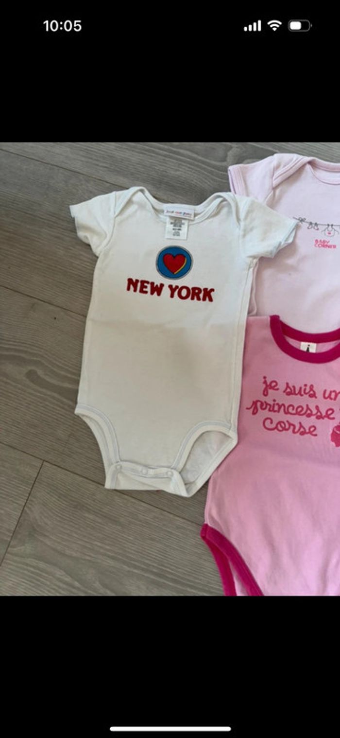 Lot de 5 bodies taille 6 mois - photo numéro 4
