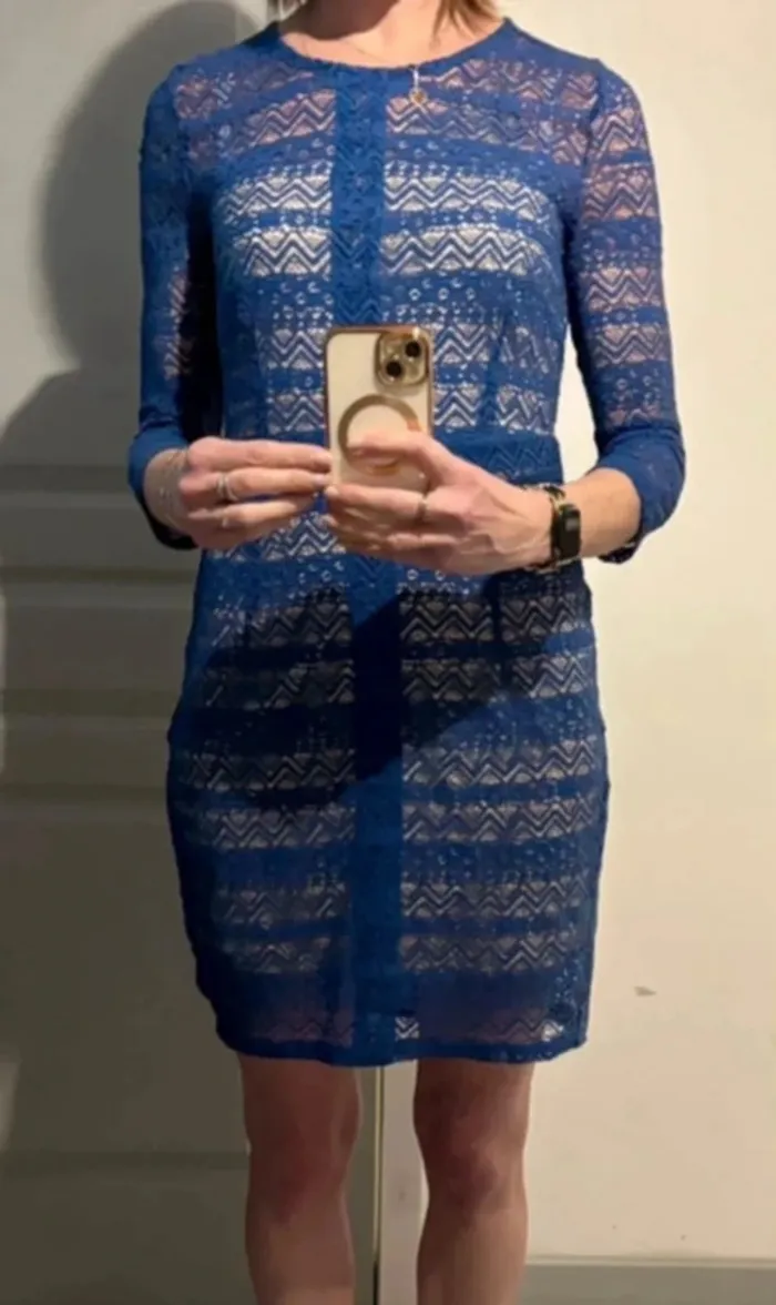 Robe bleue en dentelle Reserved – Taille 40 – Neuve avec étiquette 💙