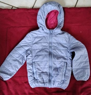 Blouson  à  capuche  , bleu  violet  ,poches  intérieure et extérieur  ,Tex  ,4 - 5 ans