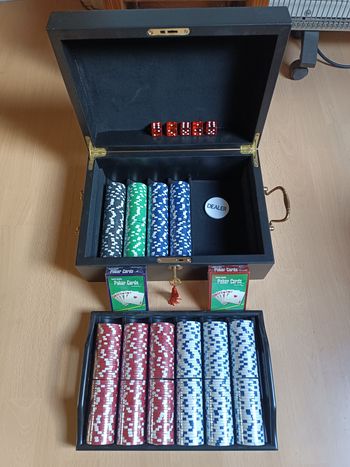 Mallette de Poker Luxe de 500 jetons en Bois laqué Noir avec Jetons Sunshine en Clay de 14,5 gr.