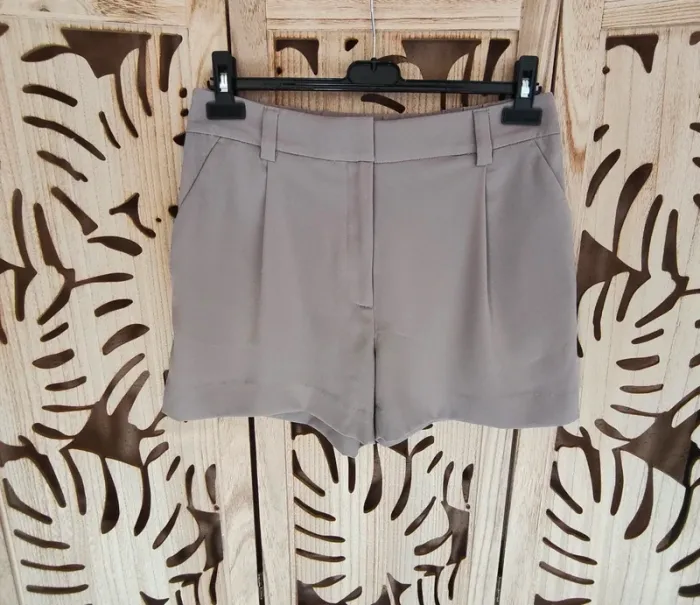 Short fluide gris clair Taille 40 H&M - photo numéro 2