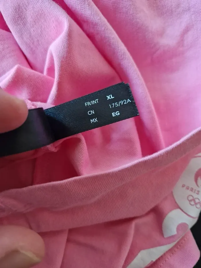 Crop top plus un mini short Paris 2024 - photo numéro 6