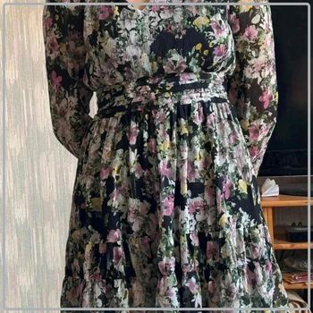 Robe fleurie  taille  38  marque sinequanone