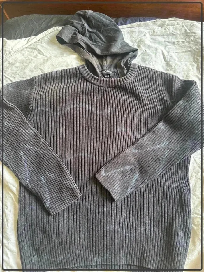 Pull à capuche taille 12ans marque overgame