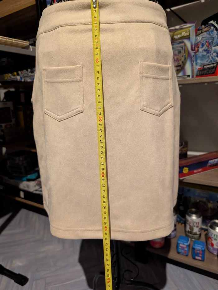 Jupe courte beige style suédine boutonnée Taille 38 - photo numéro 6