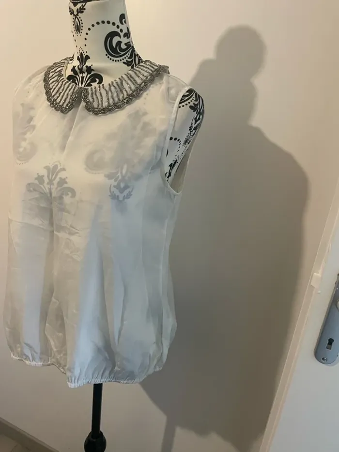 Blouse sans manche débardeur blanc satiné col Claudine à perles argenté K Woman taille 38 - photo numéro 4