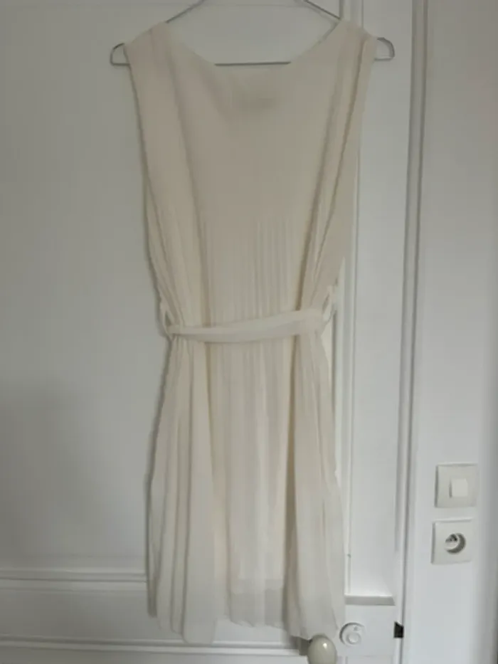 Robe blanche plissée - photo numéro 2