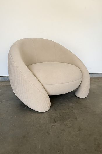Fauteuil design contemporain en tissu beige – très bon état