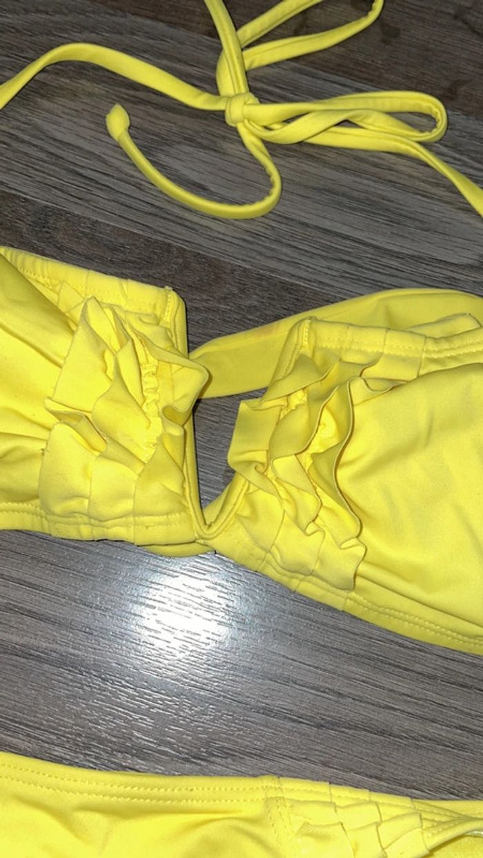 Maillot de bain jaune - photo numéro 2