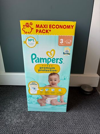 Un pack de couches Pampers premium protection Taille 3 6/10 kg