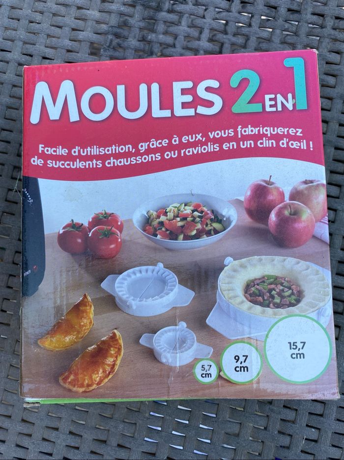 Lot de moules à chaussons