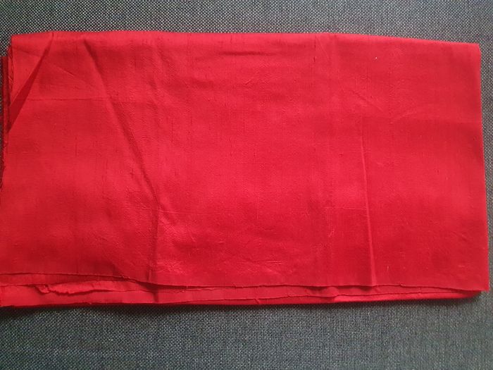 Tissu rouge 95x 85cm - photo numéro 2