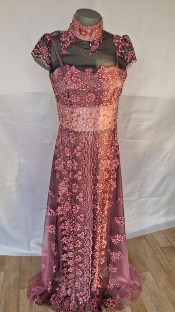 Robe orientale brodée rose & noir ✨ strass et perles – sur mesure T34/36 – pièce unique