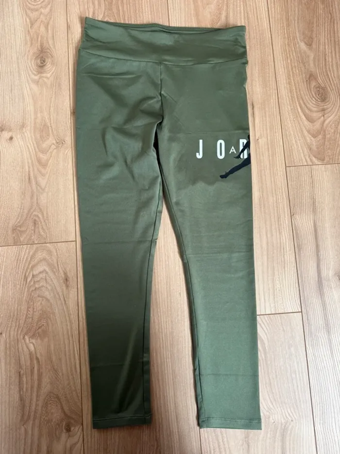 Legging vert olive Jordan 128/140 cm