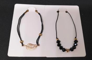 2 bracelets noirs