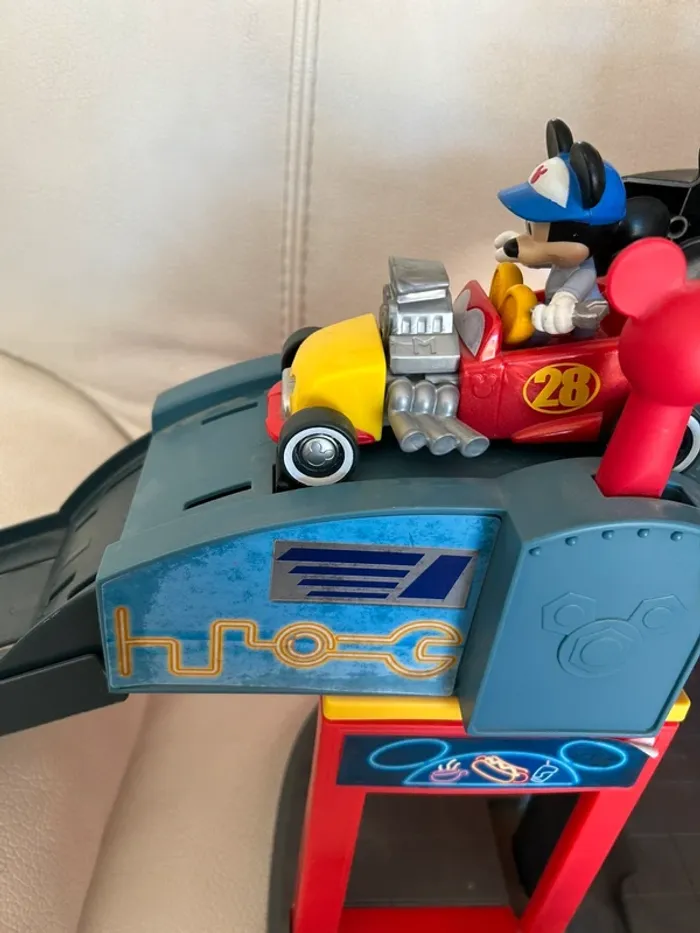 Garage de Mickey - photo numéro 6