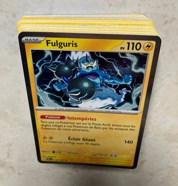 Lot de 70 cartes pokemon