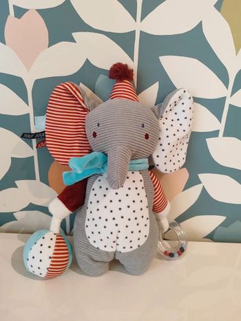 Doudou éléphant tape à l'oeil