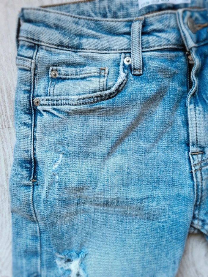 Jean Bershka Homme 36 – slim destroy bleu clair – effet déchiré tendance – look casual urbain - photo numéro 6