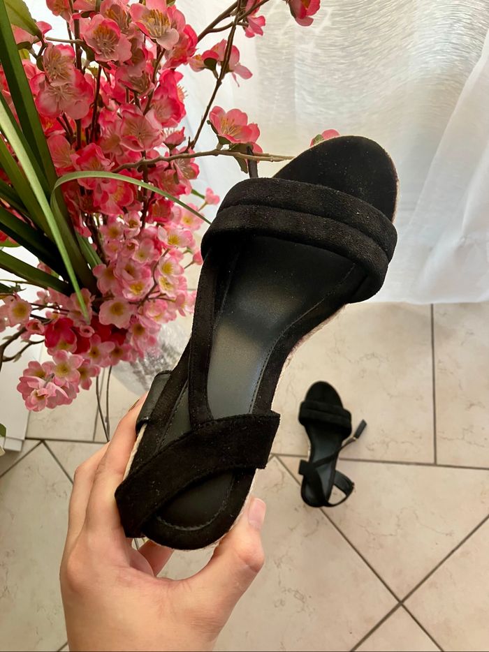 Chaussures compensées noires T.40-41 - photo numéro 4