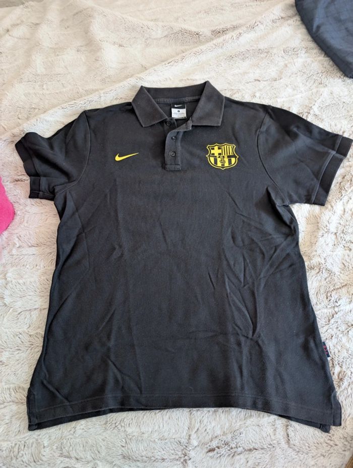 Polo Nike FCB . Taille L