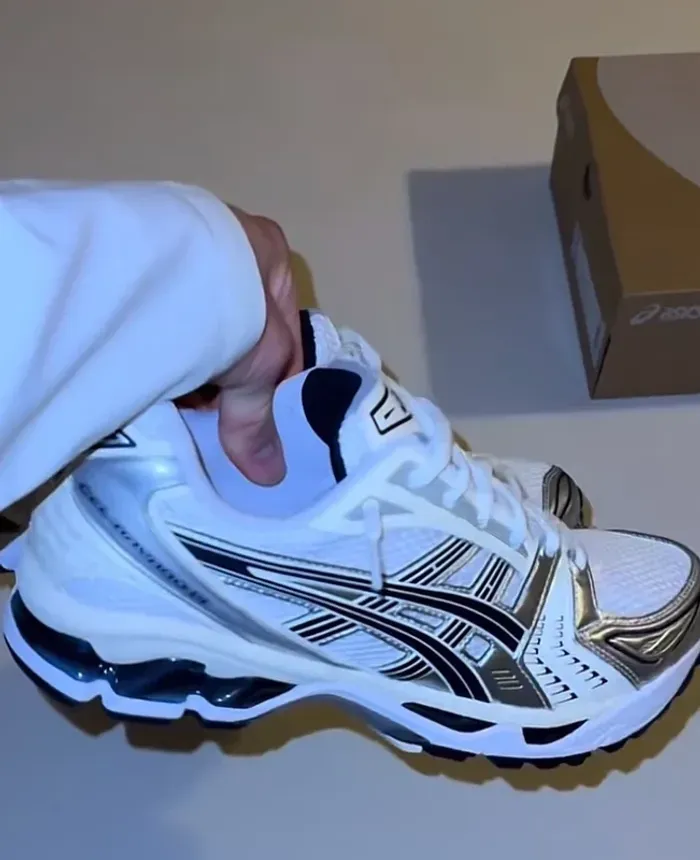 ASICS Gel-Kayano 14 'White Pure Silver Black' Taille 41.5 - photo numéro 2