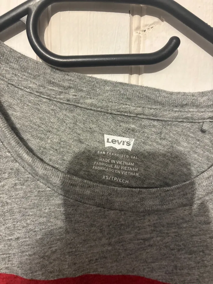 Tee shirt Levi’s gris et rouge - photo numéro 2