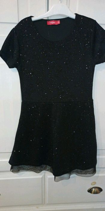 Robe noire avec brillant