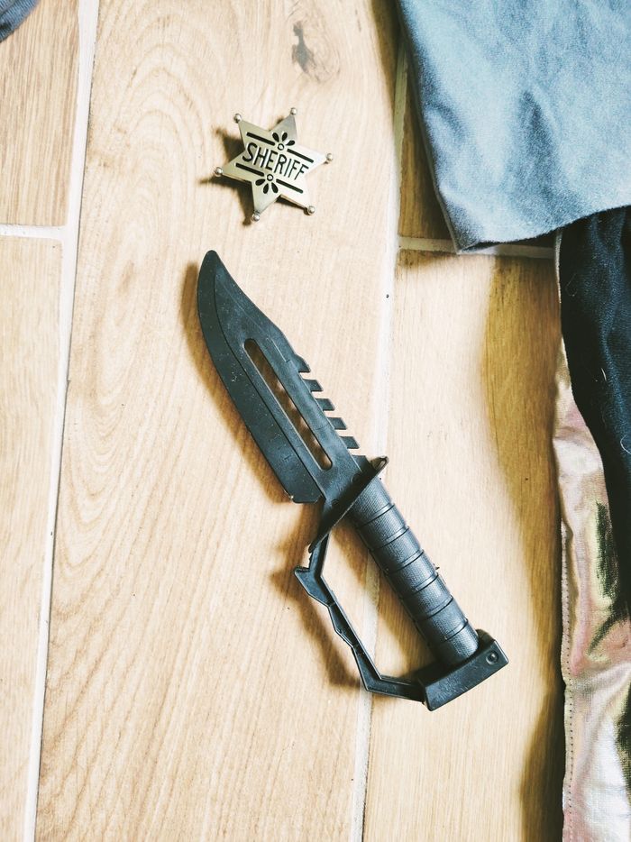 🚨 Déguisement /costume de policier avec haut et pantalon et accessoires pour enfant - photo numéro 5