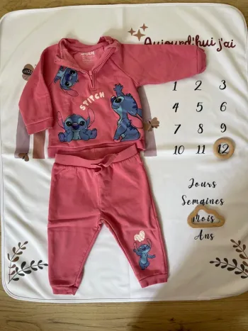 Ensemble bébé fille Primark – Taille 12 mois – Pull + Pantalon motif Stitch