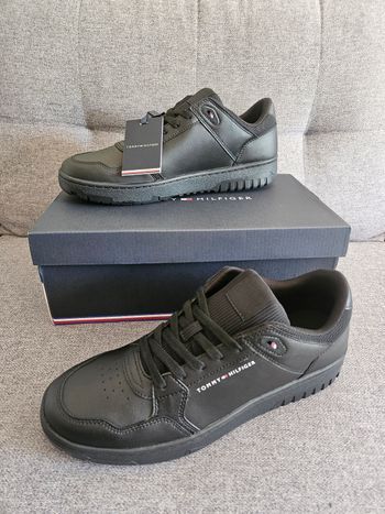 Basket homme Tommy hilfiger neuve
Taille 43