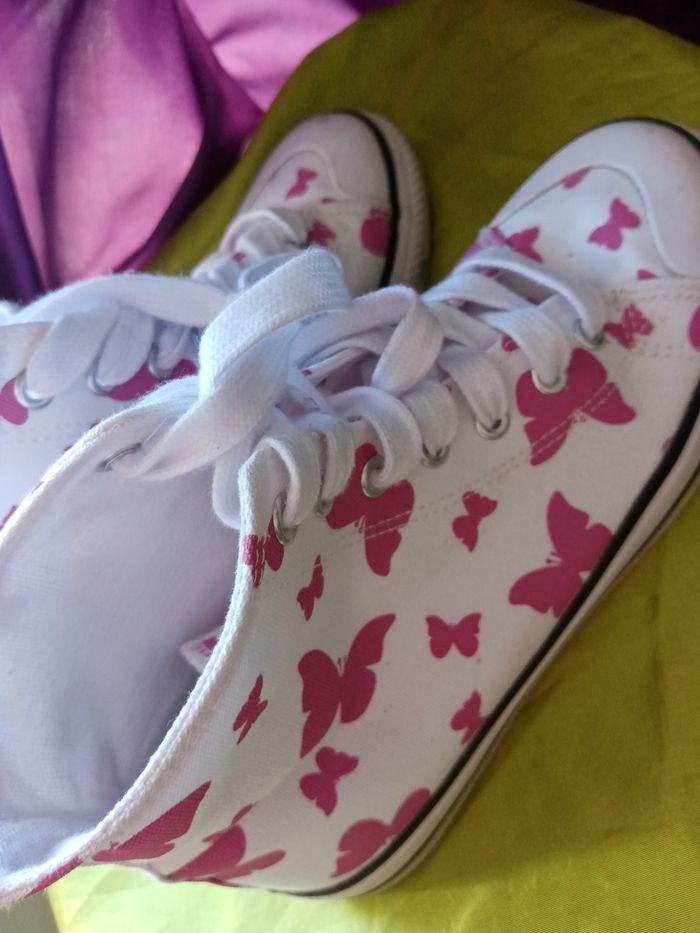 🖤 BASKETS BLANCHE MOTIFS PAPILLON 🦋 ROSE. POINTURE38. BPC. - photo numéro 5
