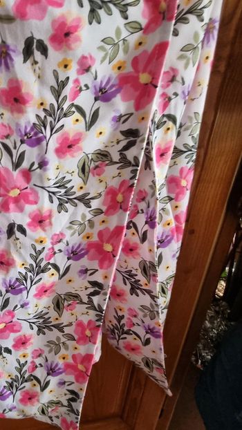 Jupe longue kiabi blanche a fleurs fendue devant 50