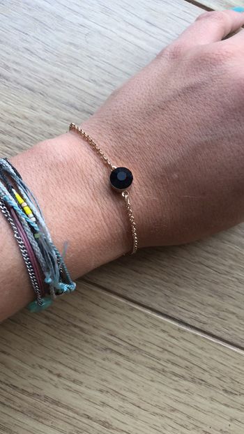 Bracelet fantaisie doré et pierre bleue