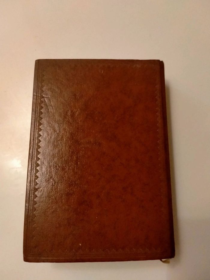 Sélection du Livre Reader’s Digest
Édition ancienne ornée de dorures. - photo numéro 5